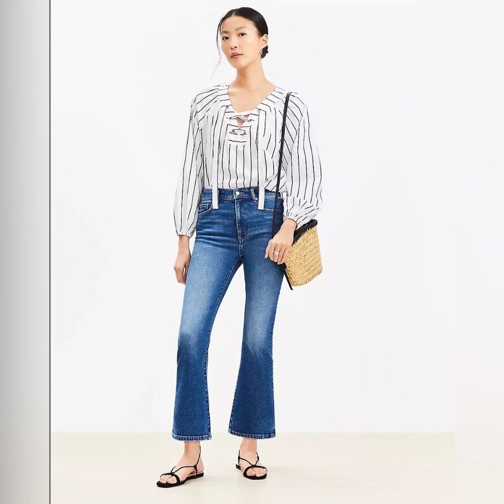 NWT LOFT Petite High Rise Kick Crop Jeans in Bright Medium Stone Wash,size 27/4P